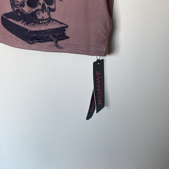 Skull 💀 Top Size Small NWT - Picture 3 of 6